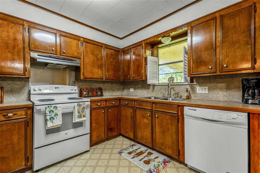 742 Granger Street, Jennings, LA 70546 - #2