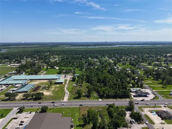 615 Sam Houston Jones Parkway, Lake Charles, LA 70615