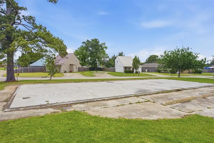 47 Center Avenue, Sulphur, LA 70663 - #2