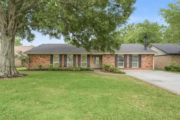 4524 E Meadow Lane E, Lake Charles, LA 70605-1540