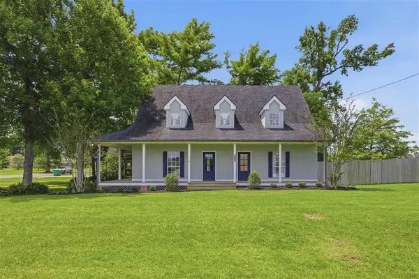 211 N Presidential Circle N, Lake Charles, LA 70611