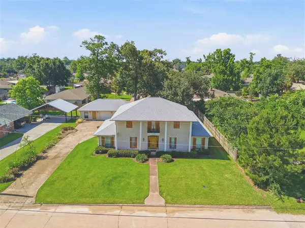 917 W Lagrange Street W, Lake Charles, LA 70605