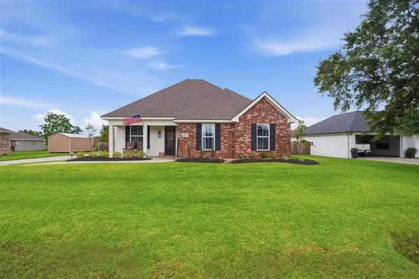 6827 Sun Meadow Lane, Lake Charles, LA 70605
