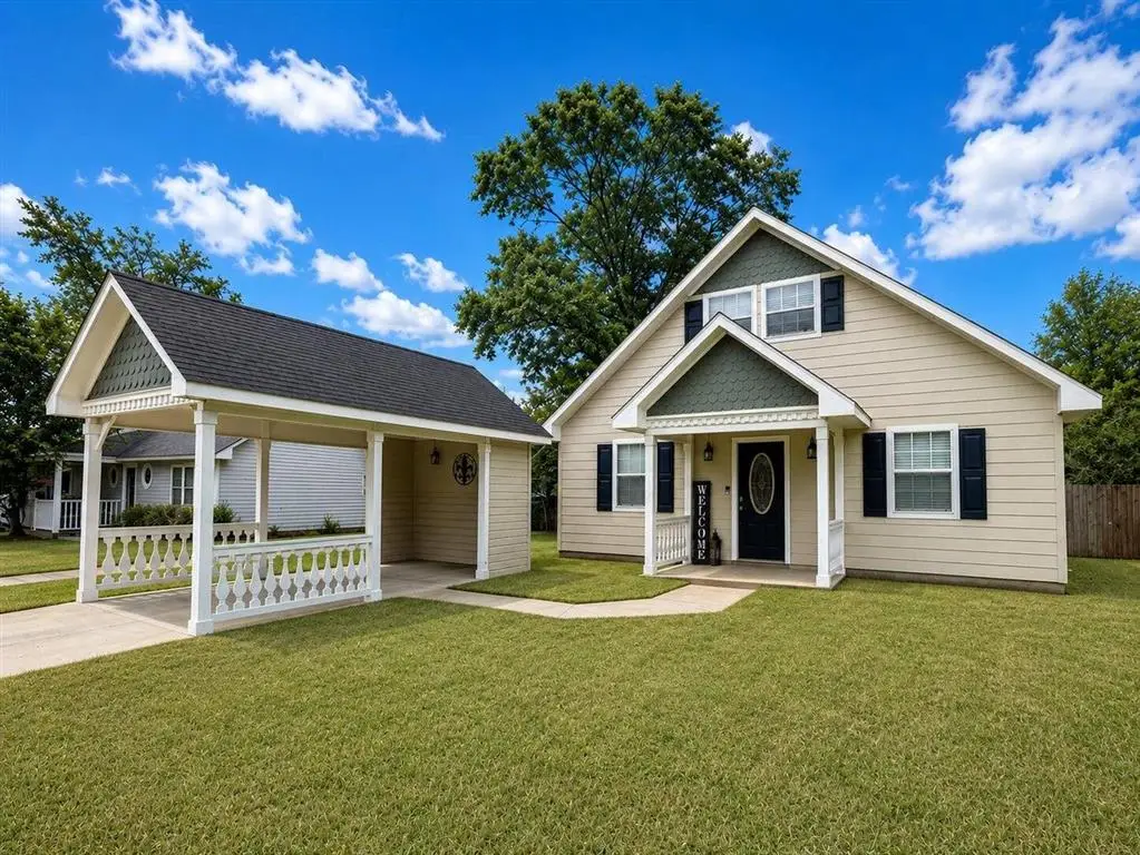 107 E Lee Street E, Leesville, LA 71446 - #1