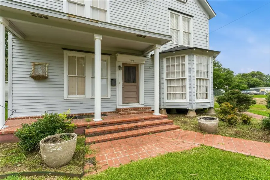 306 W Nezpique Street W, Jennings, LA 70546 - #3