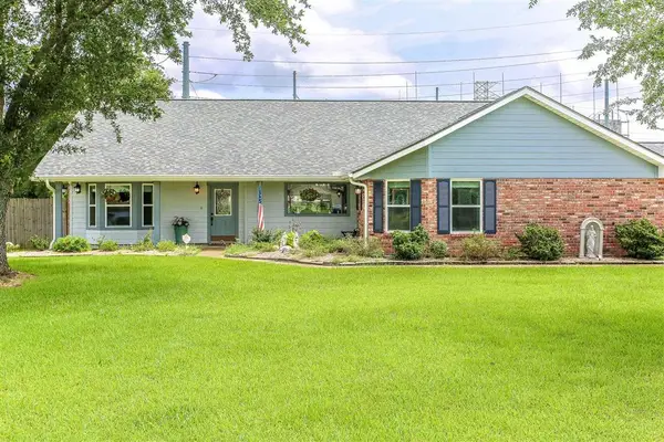 515 S Lake Court Drive S, Lake Charles, LA 70605