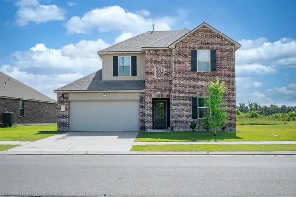 870 Gold Finch Way, Moss Bluff, LA 70611