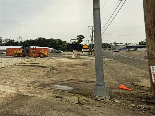 2400 E Napoleon Street E, Sulphur, LA 70663