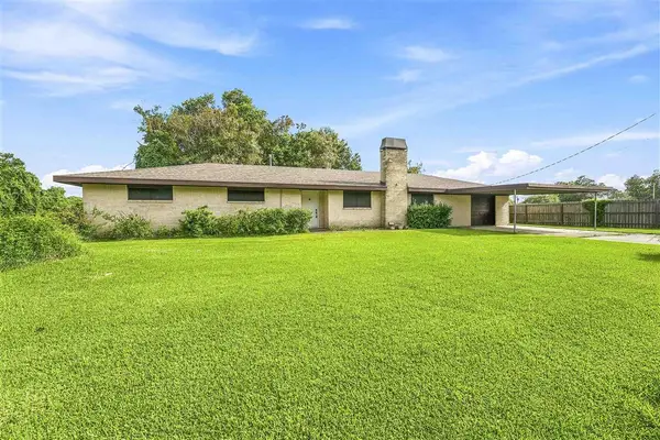 211 W Lagrange Street W, Lake Charles, LA 70605
