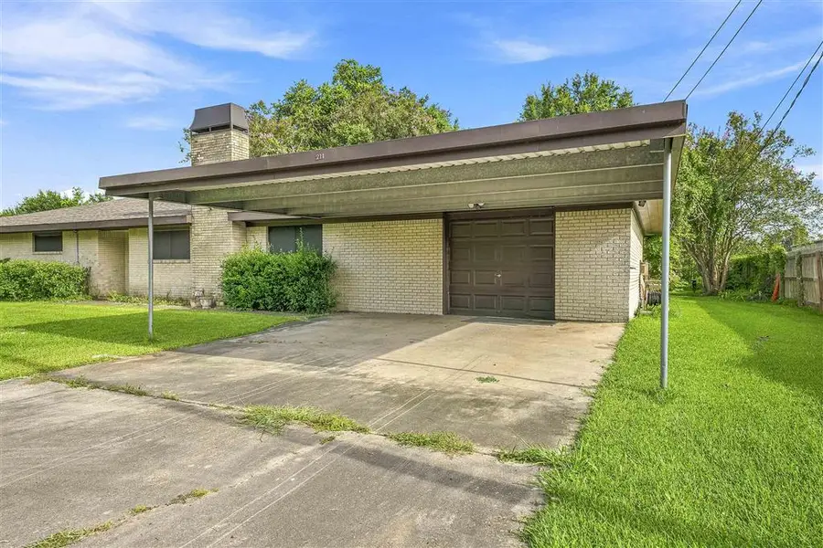 211 W Lagrange Street W, Lake Charles, LA 70605 - #2