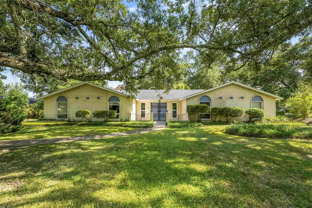 725 W Sale Road W, Lake Charles, LA 70605 - #1