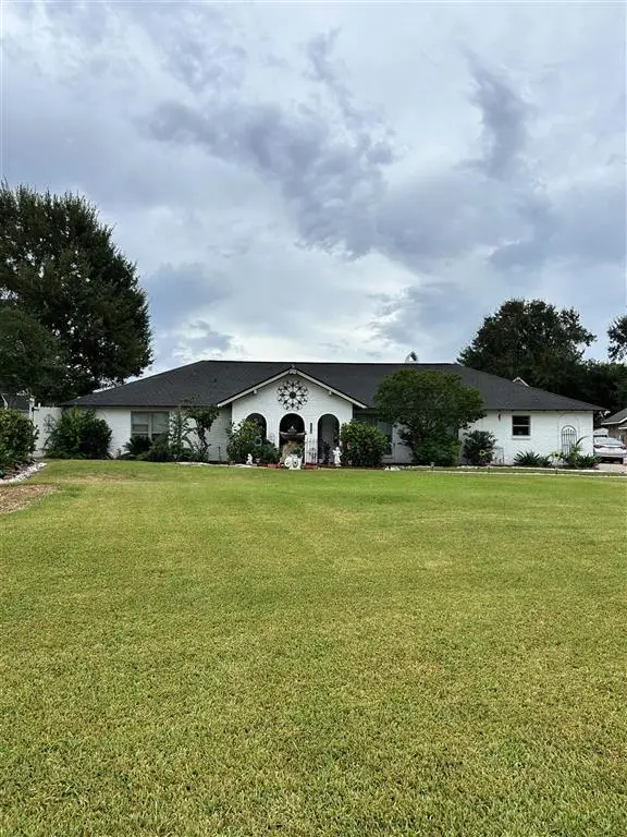 1423 S Chateau Circle S, Lake Charles, LA 70605