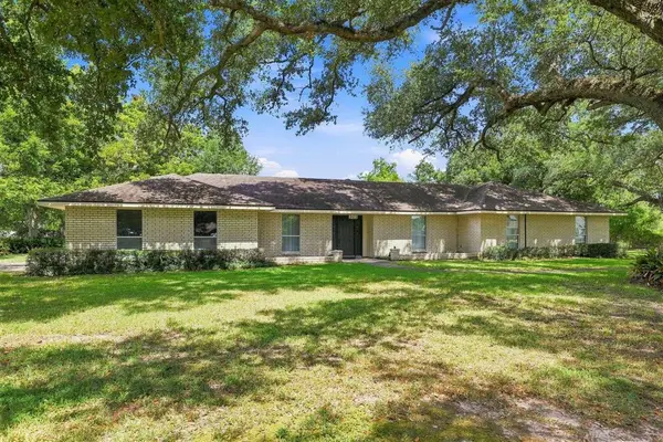 303 E 2nd Street E, Iowa, LA 70647
