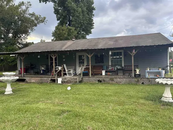 811 N Division St N, Dequincy, LA 70633