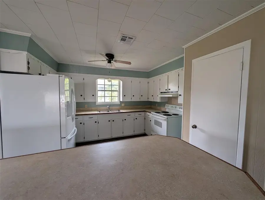204 Clara Street, Jennings, LA 70546 - #3