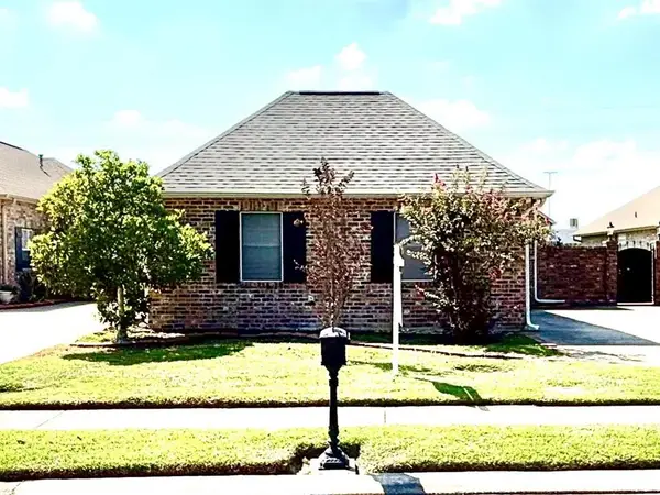 203 Pecanwood Drive, Lake Charles, LA 70605