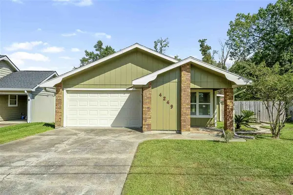 4249 Holly Hill Court, Lake Charles, LA 70605
