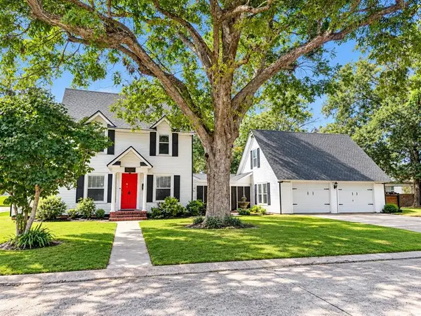307 N Mcfarlain Street N, Jennings, LA 70546