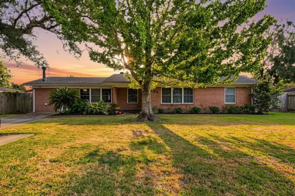 109 Manor Ln Lane, Lake Charles, LA 70605