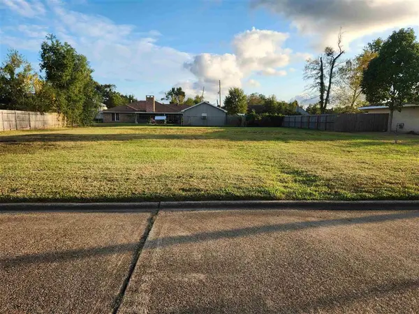 919 Henrietta Lane, Lake Charles, LA 70605