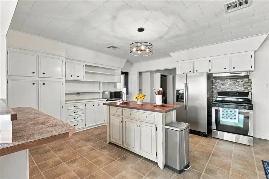 316 W Claude Street W, Lake Charles, LA 70605 - #2