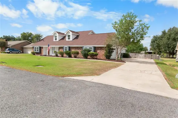 4516 W Quail Hollow Drive W, Lake Charles, LA 70605