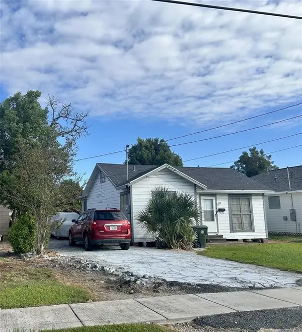 214 W Hale Street W, Lake Charles, LA 70601
