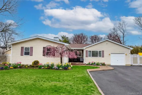 31 Halliday Road, Coram, NY 11727