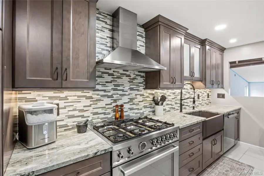 31 Halliday Road, Coram, NY 11727 - #2