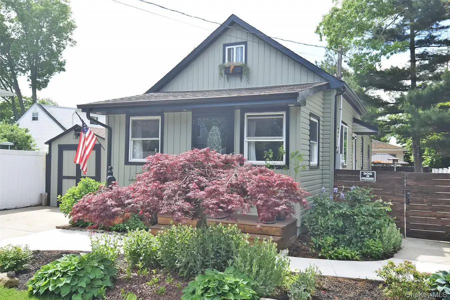 22 Salem Place, Copiague, NY 11726 - #2