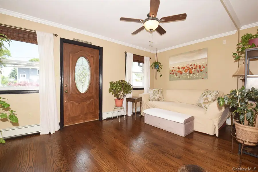 22 Salem Place, Copiague, NY 11726 - #3