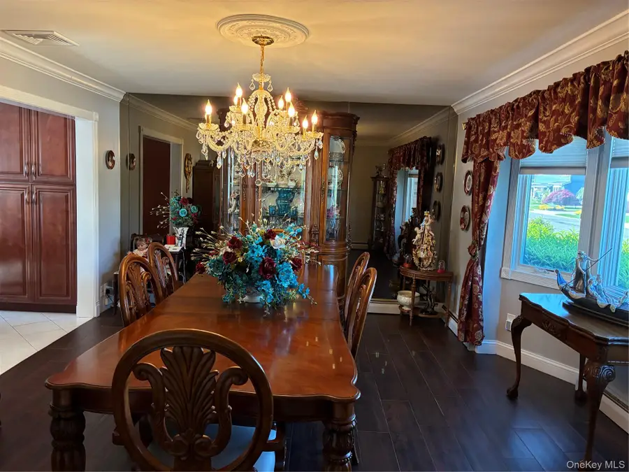 60 S Crescent Drive, Farmingdale, NY 11735 - #3