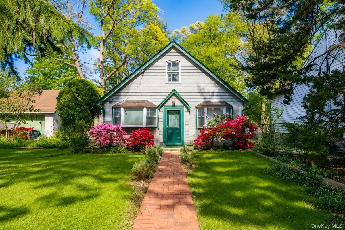 2027 Oakland Avenue, Wantagh, NY 11793 - #1