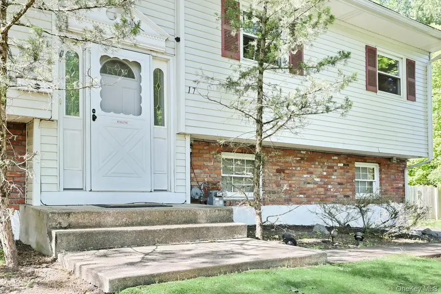 17 Twin Lakes Drive, Airmont, NY 10952 - #3
