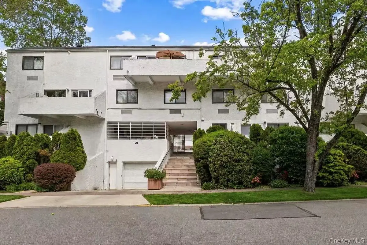 21 Canterbury Road #15, Great Neck, NY 11021 - #1