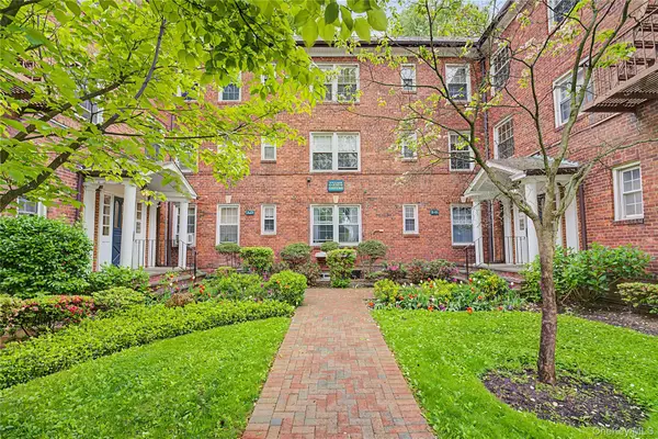 10 Welwyn Road #2C, Great Neck, NY 11021