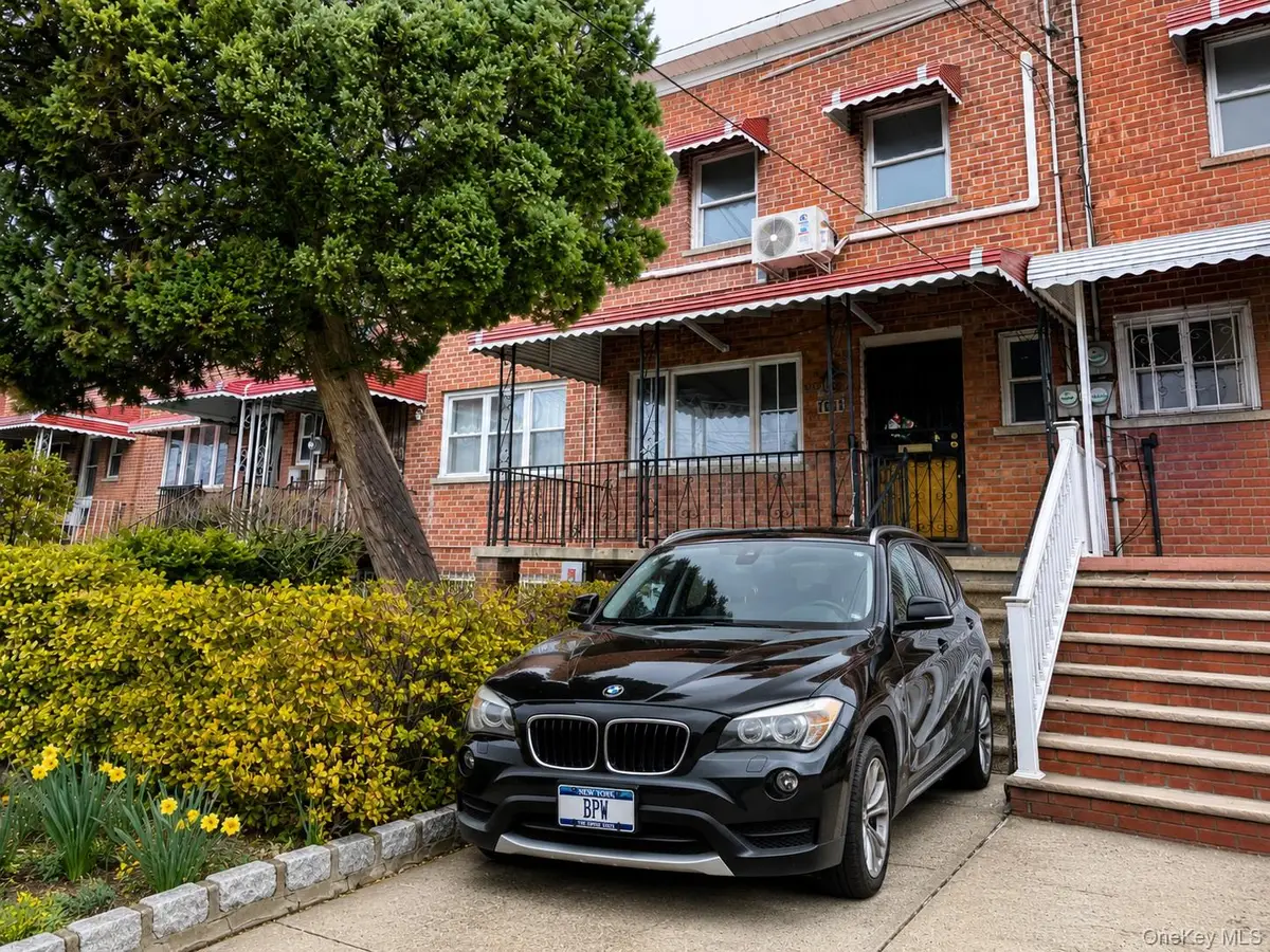 1061 E 218th Street, Bronx, NY 10469 - #1
