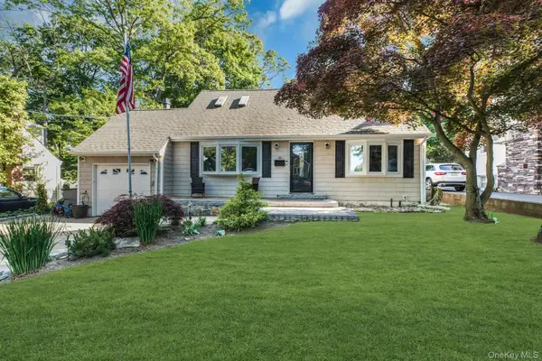 16 Davis Street, Melville, NY 11747