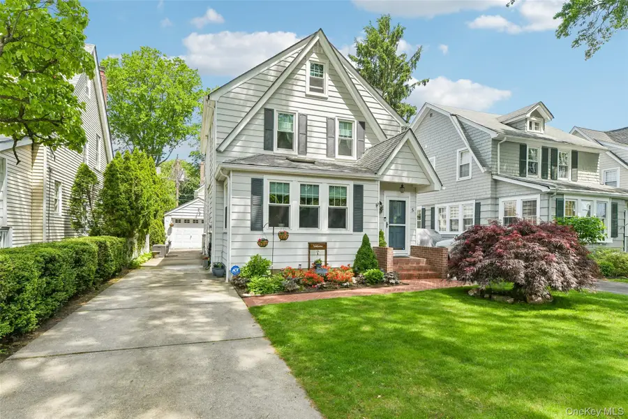 5 Bluebell Court, Garden City, NY 11530 - #2