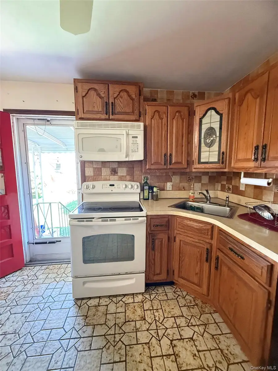 22 Beach Avenue, Copiague, NY 11726 - #3