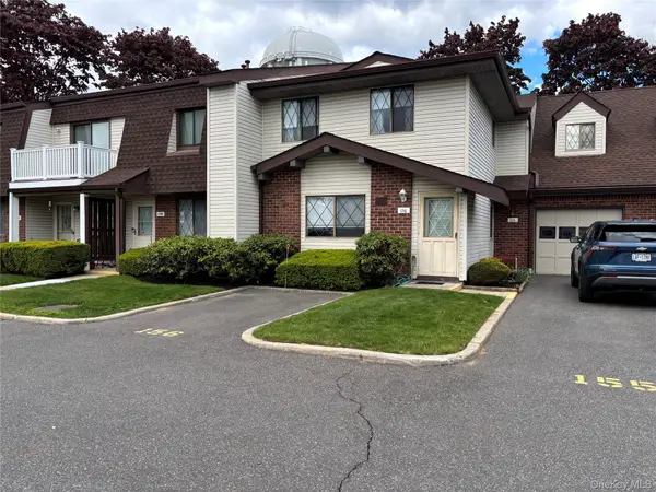 156 W Cambridge Drive E #156, Copiague, NY 11726