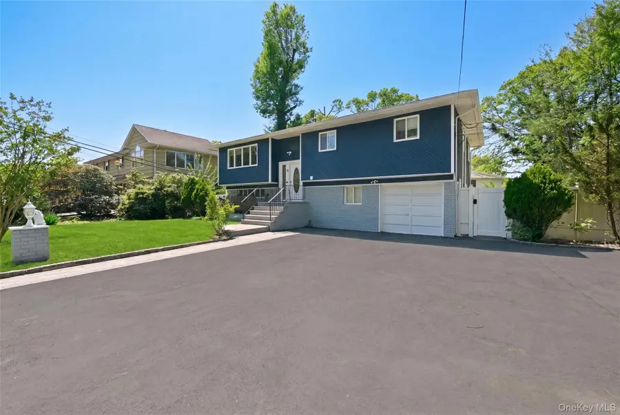 18 Park Drive E, Syosset, NY 11791 - #2
