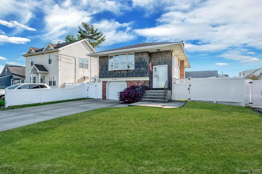413 N Broadway, Lindenhurst, NY 11757 - #3