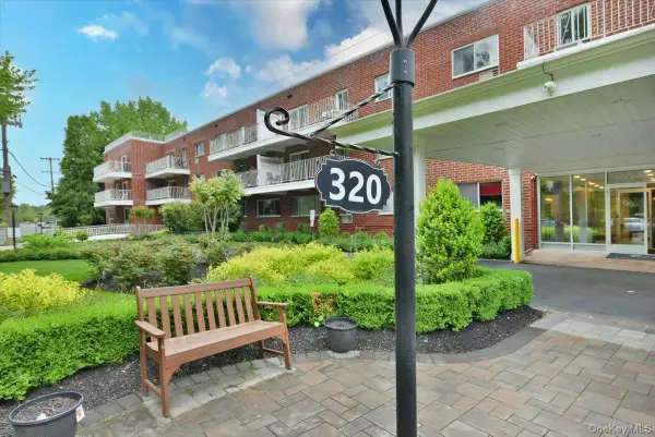 320 East Shore Road #15A, Great Neck, NY 11023