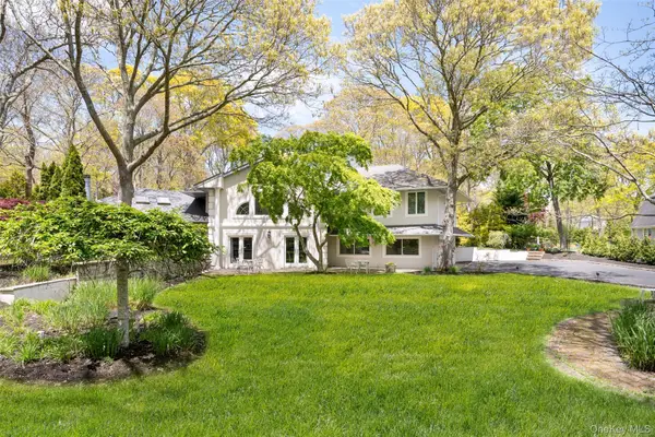 27 Bay Avenue W, Hampton Bays, NY 11946