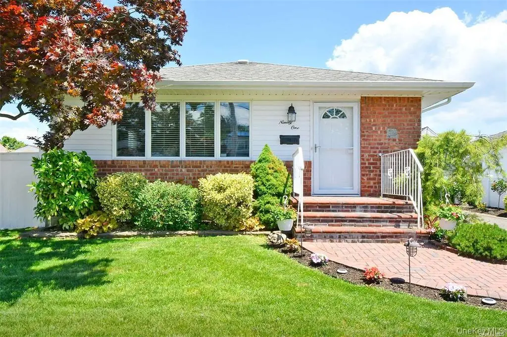 91 Pollok Place, Hicksville, NY 11801 - #1