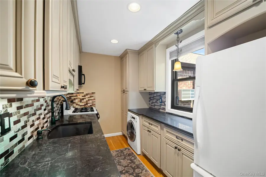 58-48 246th Crescent #Upper, Douglaston, NY 11362 - #2