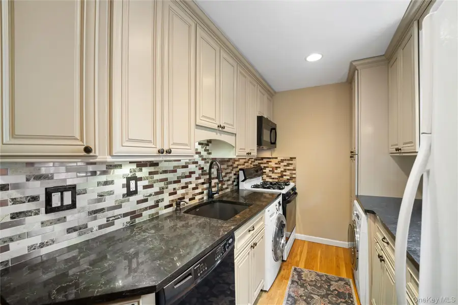 58-48 246th Crescent #Upper, Douglaston, NY 11362 - #3