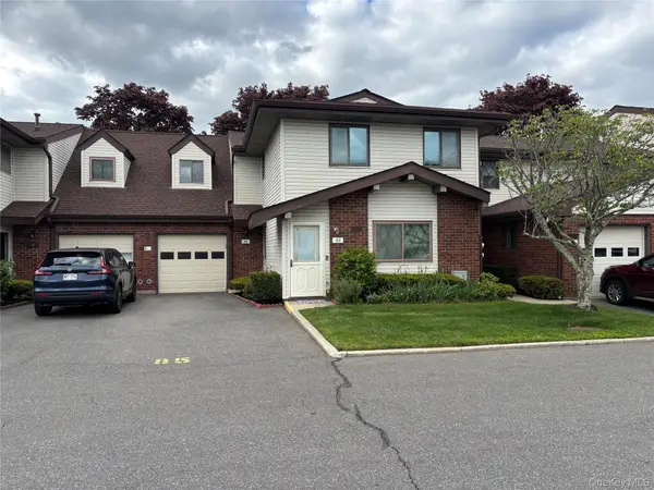 86 W Cambridge Drive W #86, Copiague, NY 11726