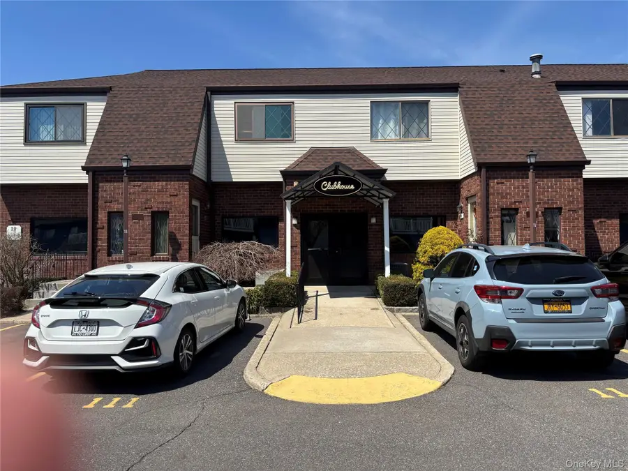86 W Cambridge Drive W #86, Copiague, NY 11726 - #2
